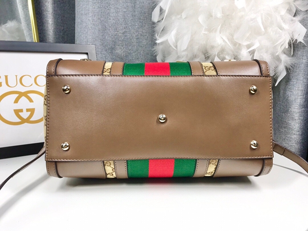 激安グッチバッグコピー着用イメージ